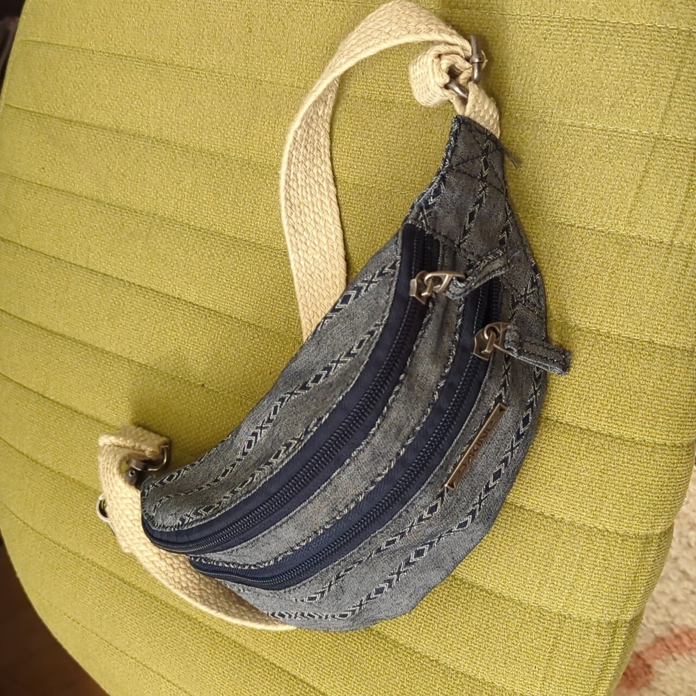 Dakine sling bag purse